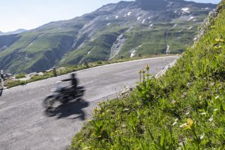 Trois des quatre délits de chauffard ont eu lieu sur la route de la Furka (archives). KEYSTONE/URS FLUEELER